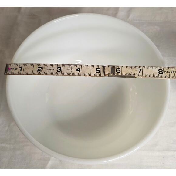 Vintage Pyrex #24 Milk Glass Mixing Bowl Made in USA - Picture 4 of 4